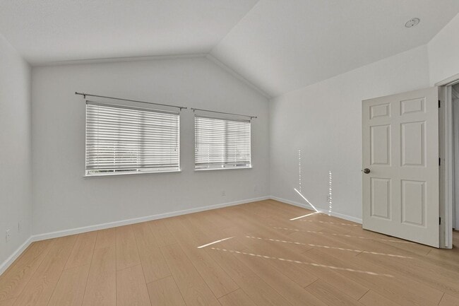 Building Photo - Updated Family Spacious Home w/ Fenced in ...
