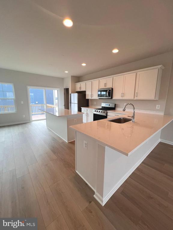 Building Photo - 102 FLAXEN MANE Ct