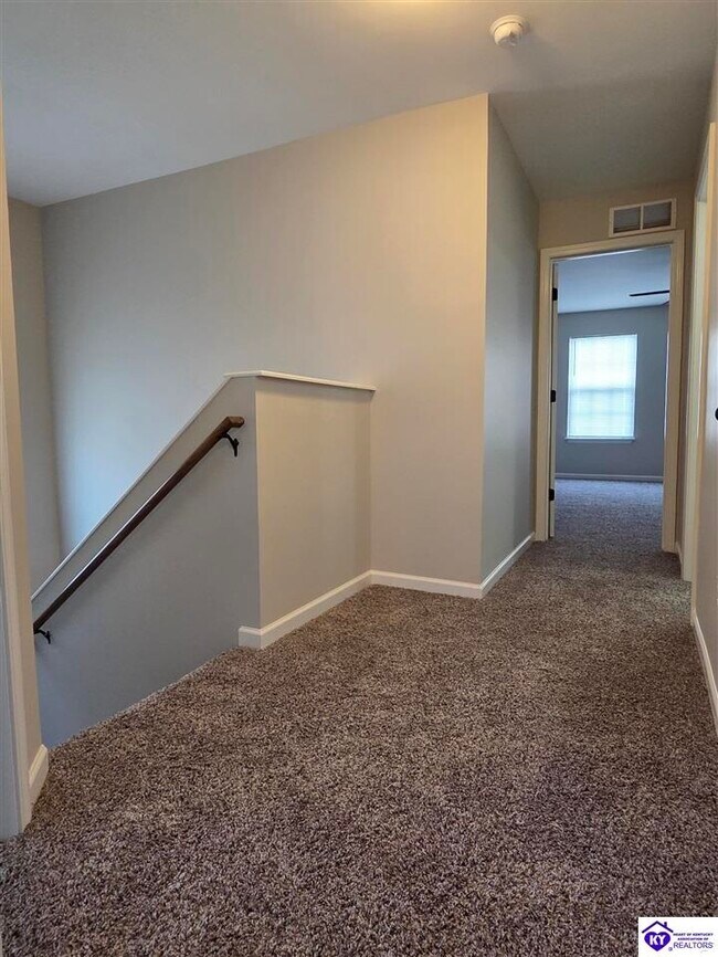 Building Photo - 158 Vineland Pkwy Dr