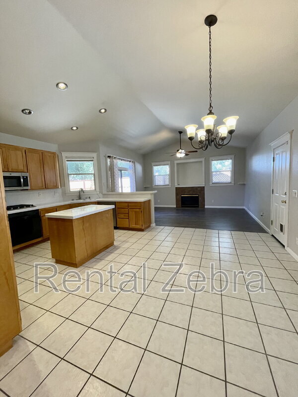 Building Photo - 233 Craftman Ct