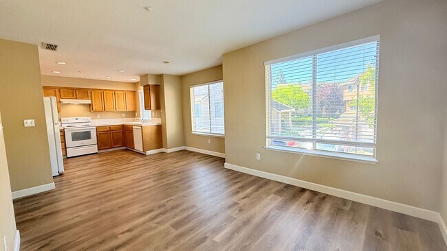 Building Photo - 401 Skylark Ct