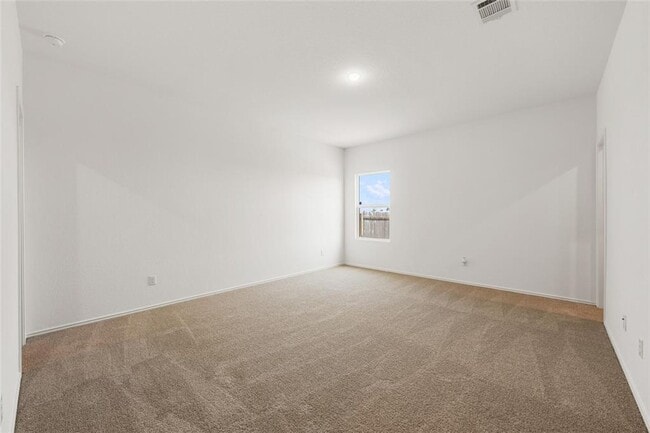 Building Photo - Spacious 3-Bedroom 2 bath with Private Bac...