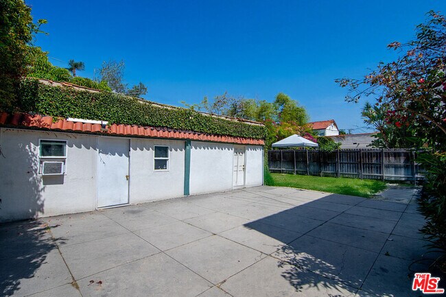 Building Photo - 157 S Mansfield Ave