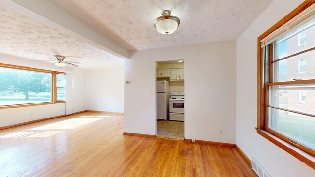 Building Photo - 3239 Silsby Rd