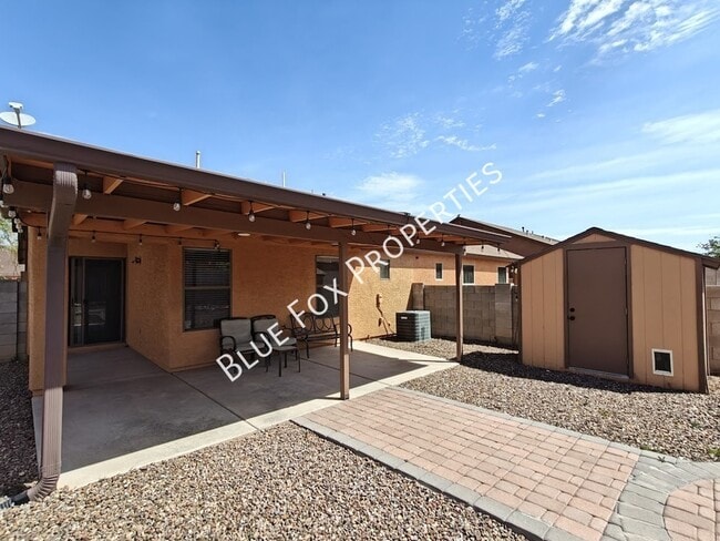 Building Photo - 2122 E Calle Arroyo Lindo