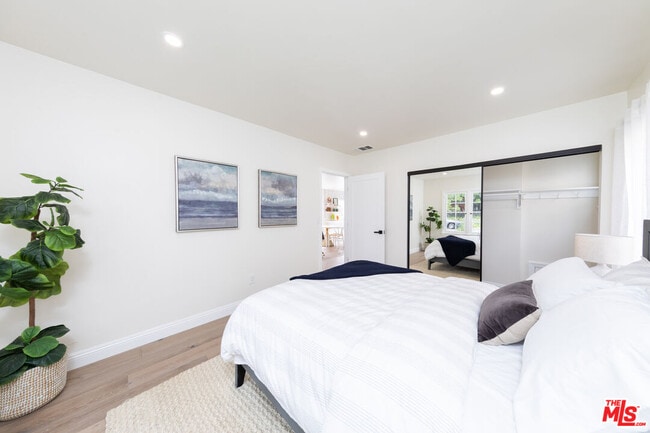 Building Photo - 3766 Valleybrink Rd