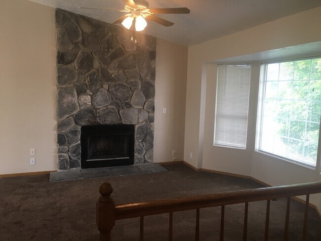 Building Photo - Spacious West Jordan Home!