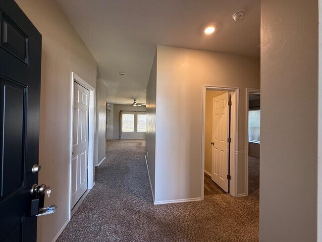 Building Photo - 11016 NW 100th St