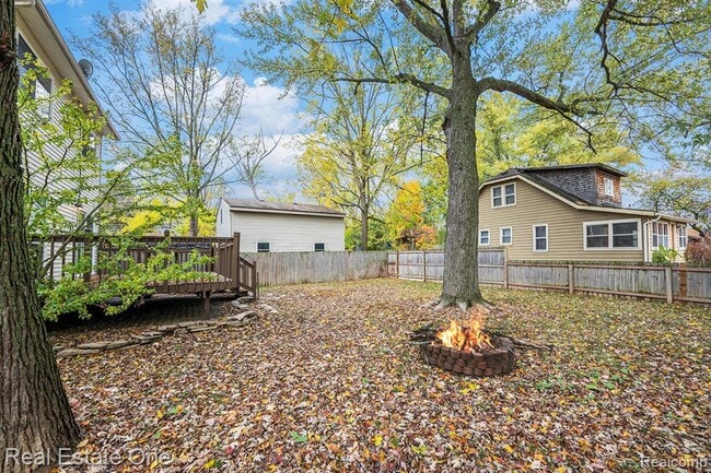 Building Photo - 4910 Chipman Dr