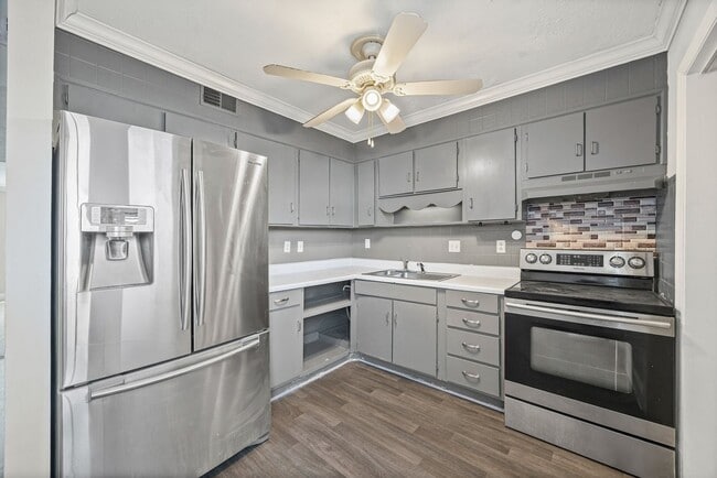 Building Photo - Lovely 2-Bed, 1.5 Bath Townhome in Quail Run of Charlotte!