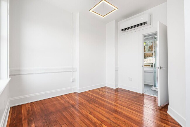 Building Photo - 150 E Clifton Ave