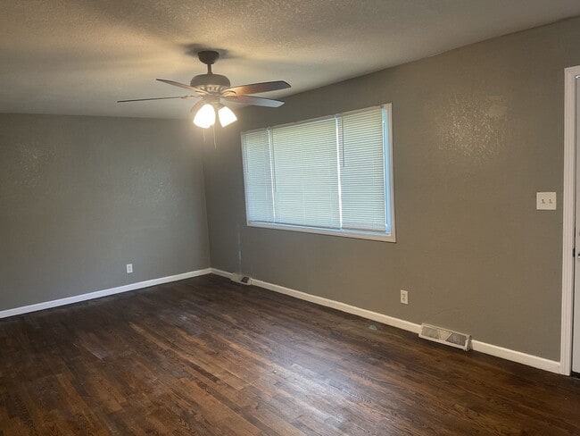 Building Photo - COMING SOON: Bright 3-Bed Home with Spacio...