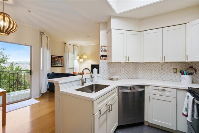 Building Photo - 6000 Shepherd Mountain Cove