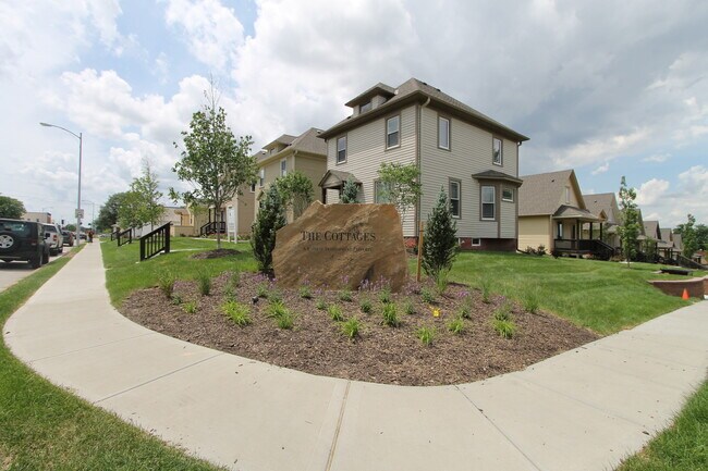 Building Photo - Large 3 bedroom 2.5 bath remodeled home! L...