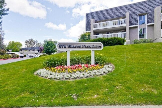 Building Photo - 675 Sharon Park Dr