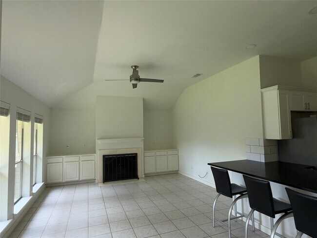 Building Photo - 2238 Pine Cone Dr
