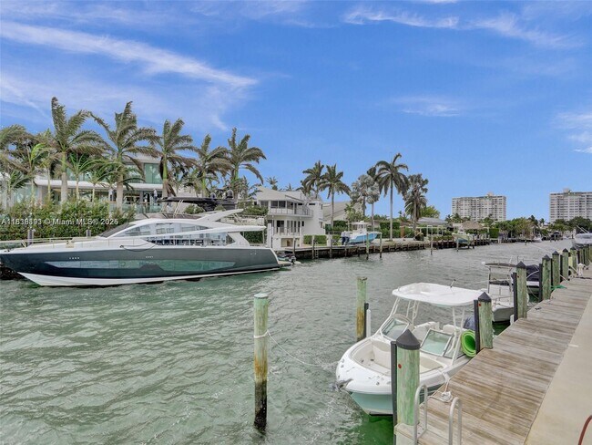 Building Photo - 11930 N Bayshore Dr