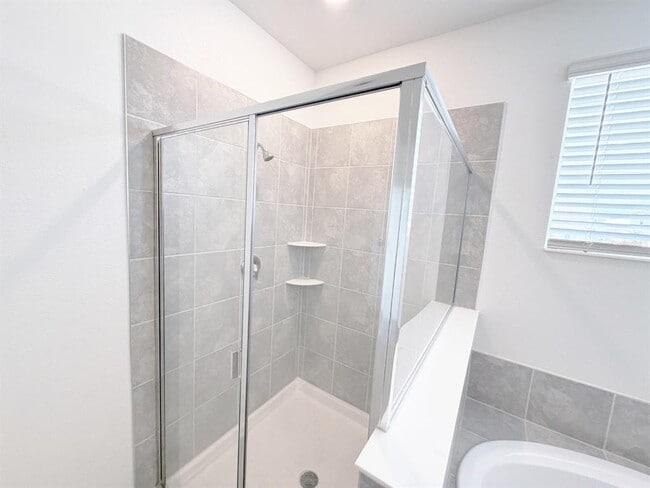 Building Photo - 398 Bogey Dr