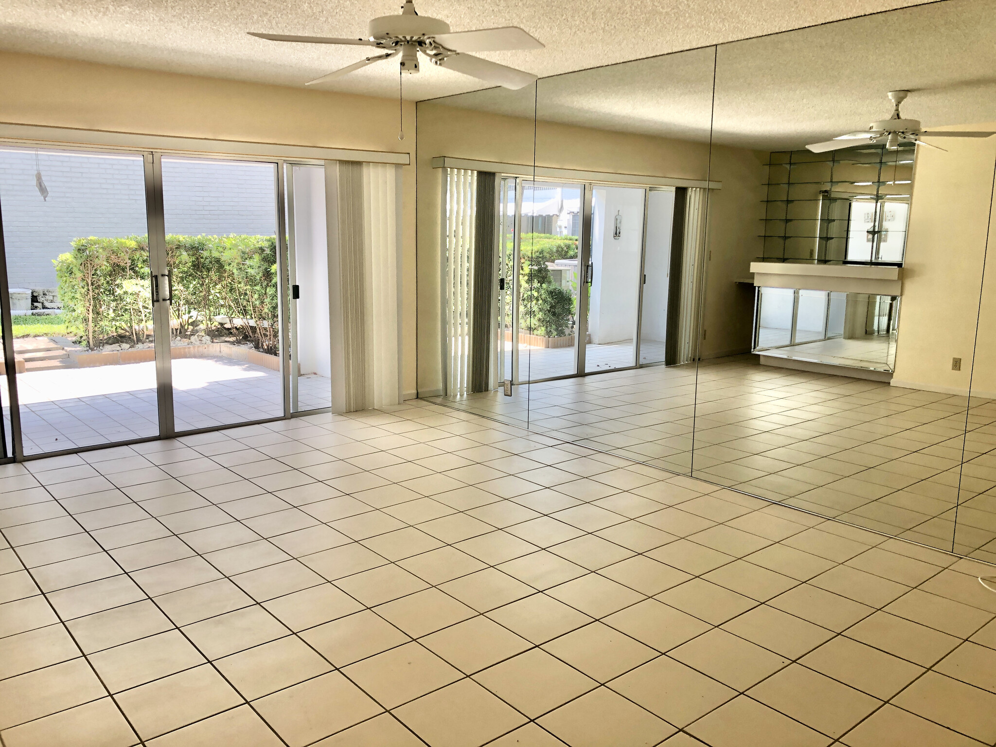 Building Photo - 1194 Hillsboro Mile