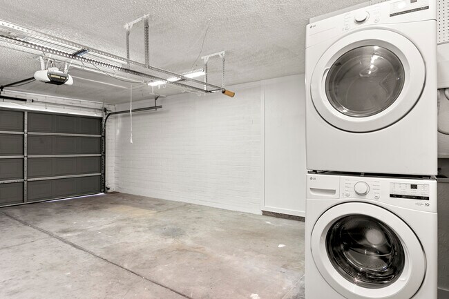 Building Photo - 6021 E Acoma Dr