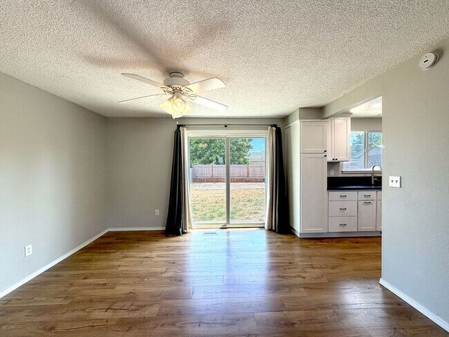Building Photo - 410 Crona St