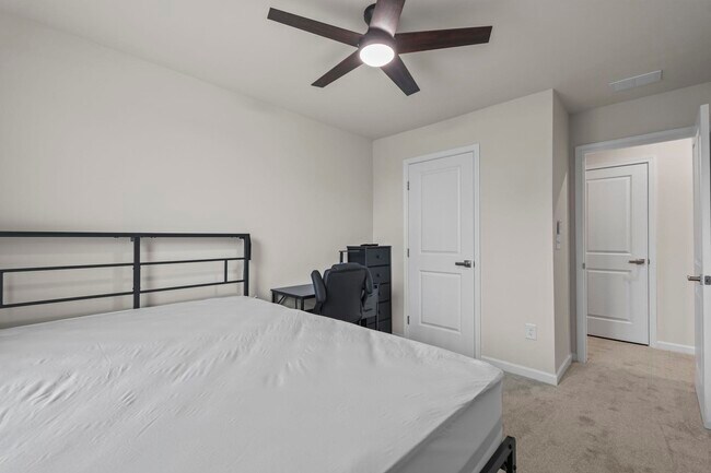 Building Photo - 338 Myrtle Mdws Dr