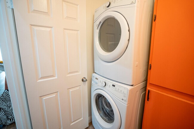 Building Photo - 45150 Birchcrest Cir