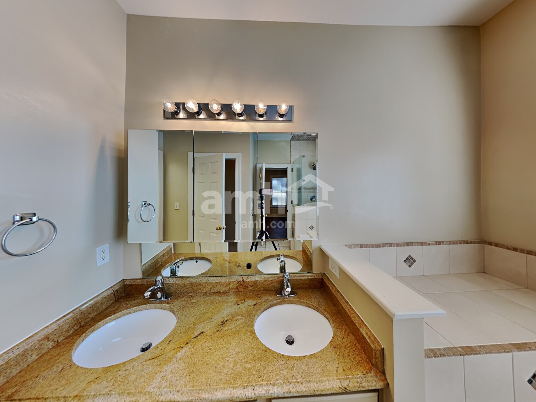 Building Photo - 2003 Monaco Ct