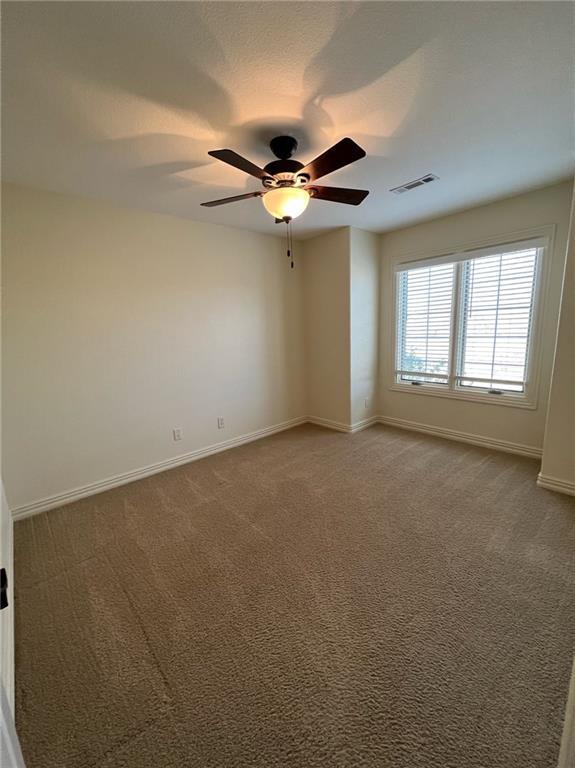 Building Photo - 1004 NE Carnahan Ct