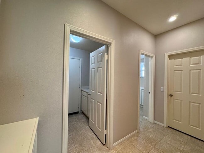 Building Photo - Beautiful 4 bedroom Temecula home sitting ...