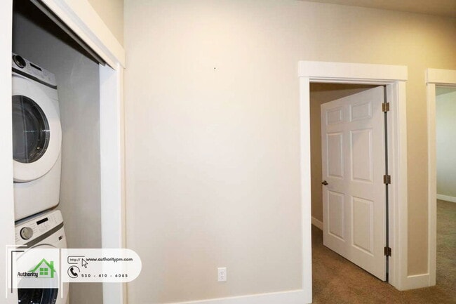 Building Photo - 6677 Bandito Dr