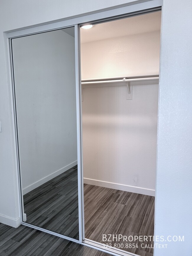 Building Photo - 704 N Alvarado St