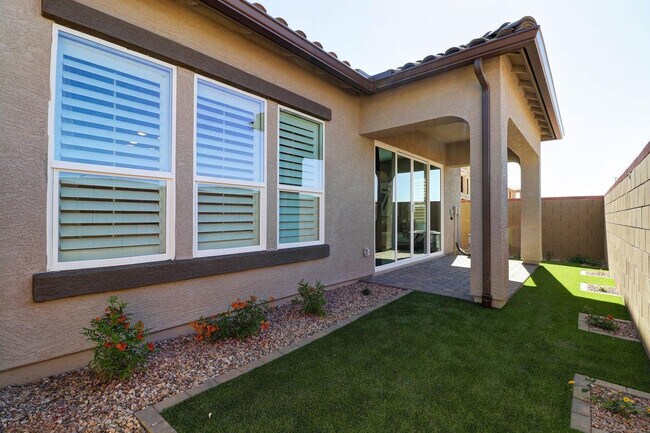 Building Photo - 1255 N Arizona Ave