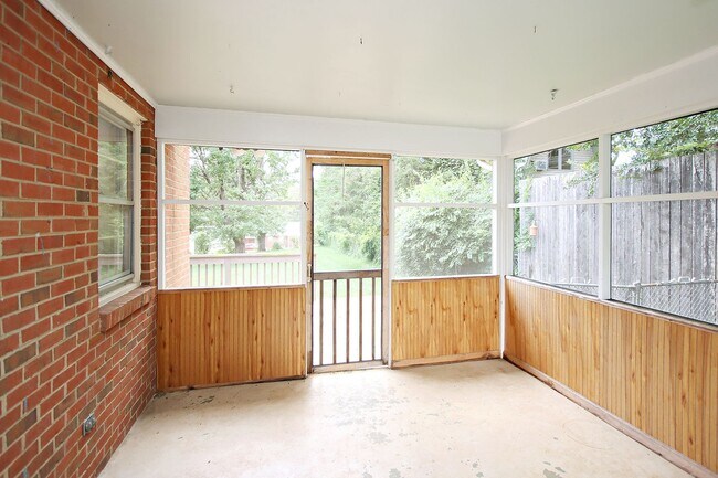 Building Photo - Locust Grove Home With Fenced Yard