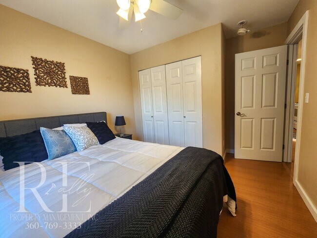 Building Photo - Fully Furnished Well Appointed Home