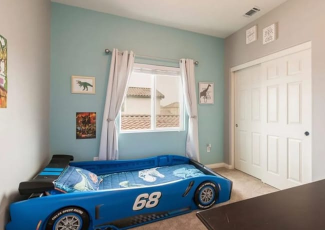 Building Photo - Heritage Square Newer Two Story in Gated D...