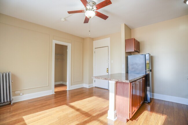 Building Photo - 5326 S Cornell Ave