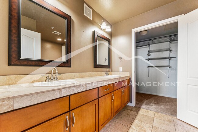 Building Photo - Stunning Condo in Denver with AC in a Grea...