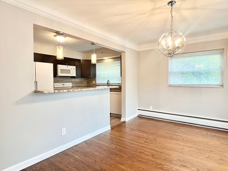 Building Photo - 2385 Van Leunen Dr