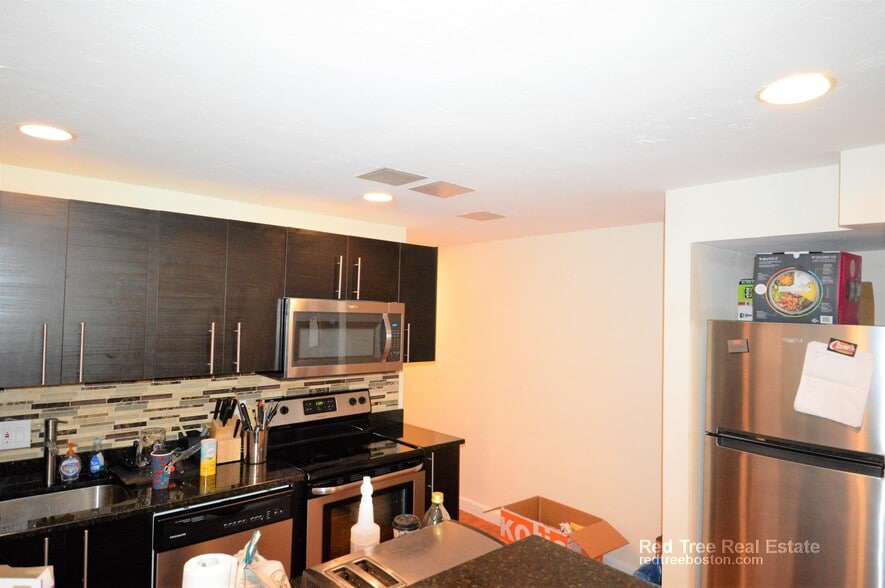 Building Photo - 73 Thatcher St