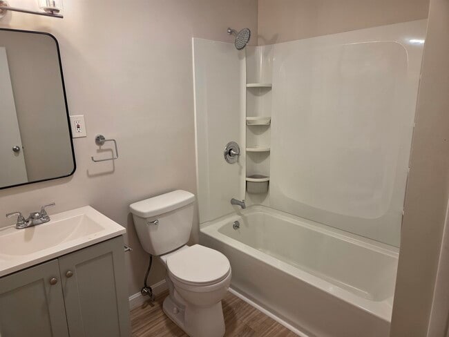 Building Photo - 136 Mammoth Rd