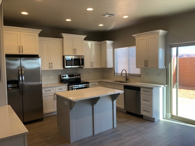 Building Photo - 655 S Malorie Wy