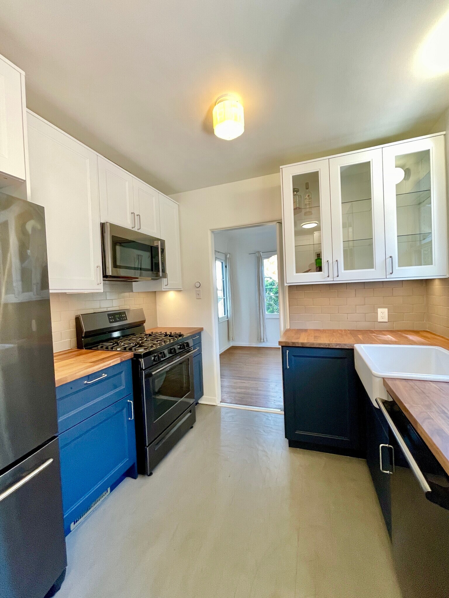 Building Photo - 2437 Arthur St