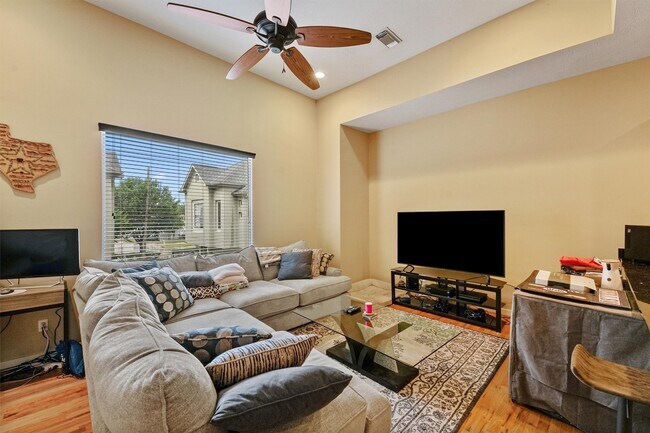 Building Photo - 4514 Center St