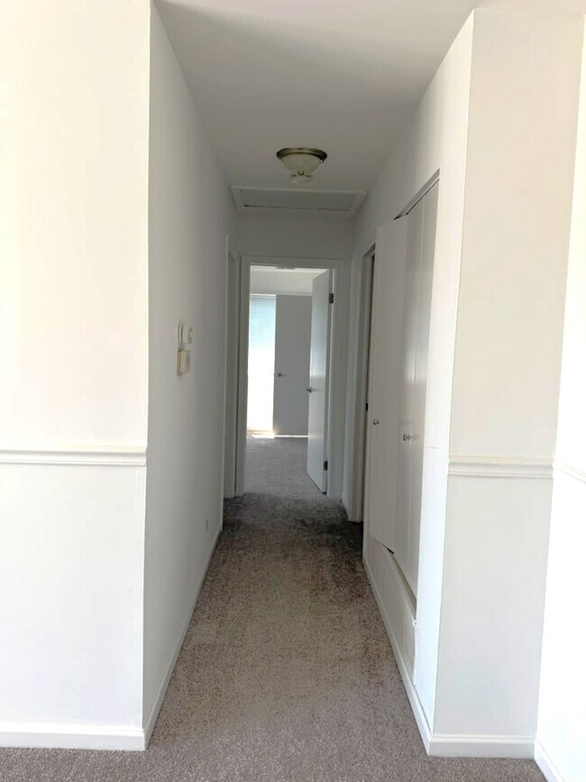 Building Photo - 327 Wildberry Ct