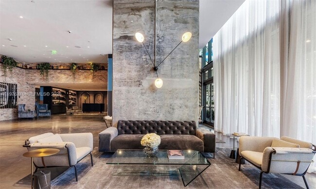 Building Photo - 398 NE 5th St