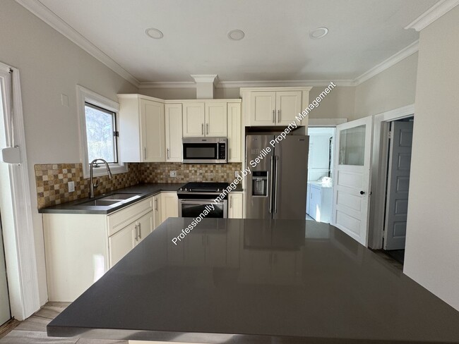 Building Photo - MOVE-IN READY 2+BR House in Prime NOBE neighborhood