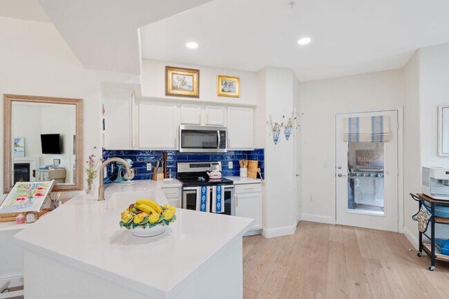 Building Photo - Single story condo in Natomas!