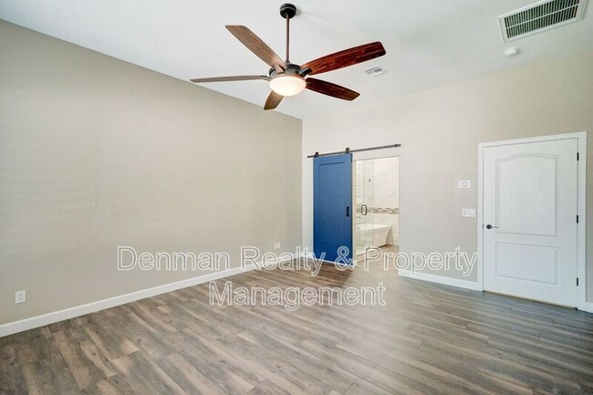 Building Photo - 1357 N Drexel