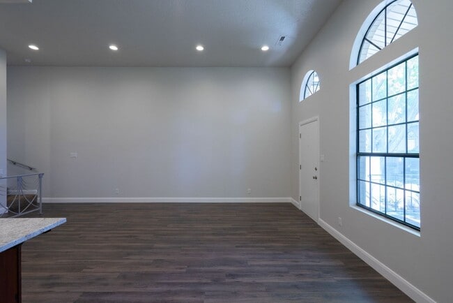 Building Photo - Fully Remodeled Townhome in the Heart of D...